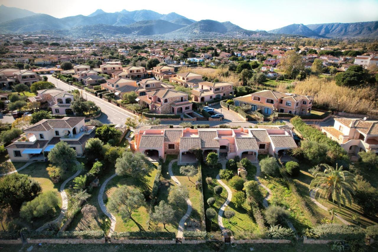 Ville Del Mar San Teodoro  Bagian luar foto