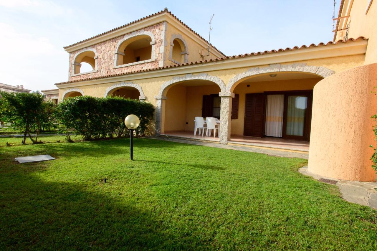 Ville Del Mar San Teodoro  Bagian luar foto