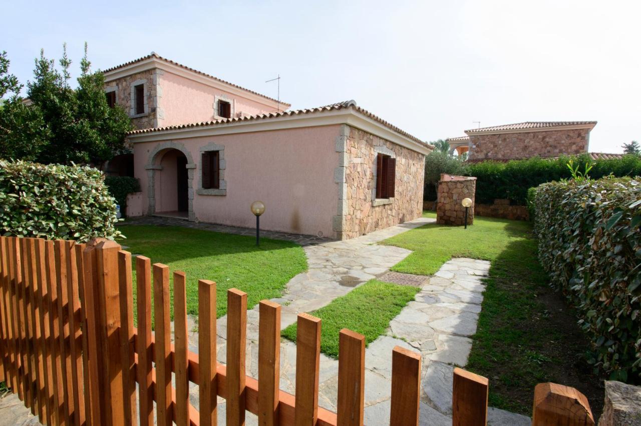 Ville Del Mar San Teodoro  Bagian luar foto
