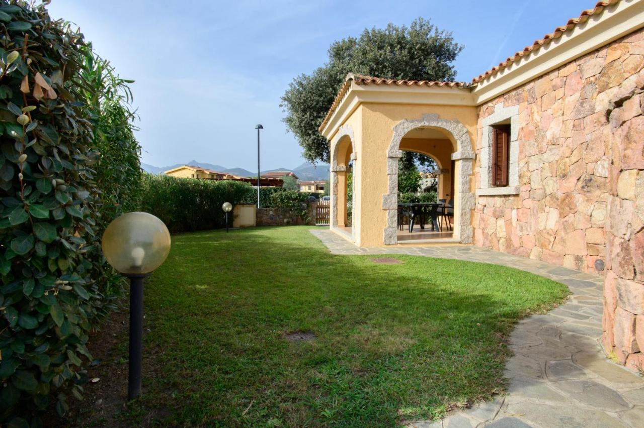 Ville Del Mar San Teodoro  Bagian luar foto
