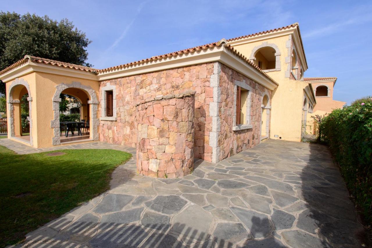Ville Del Mar San Teodoro  Bagian luar foto