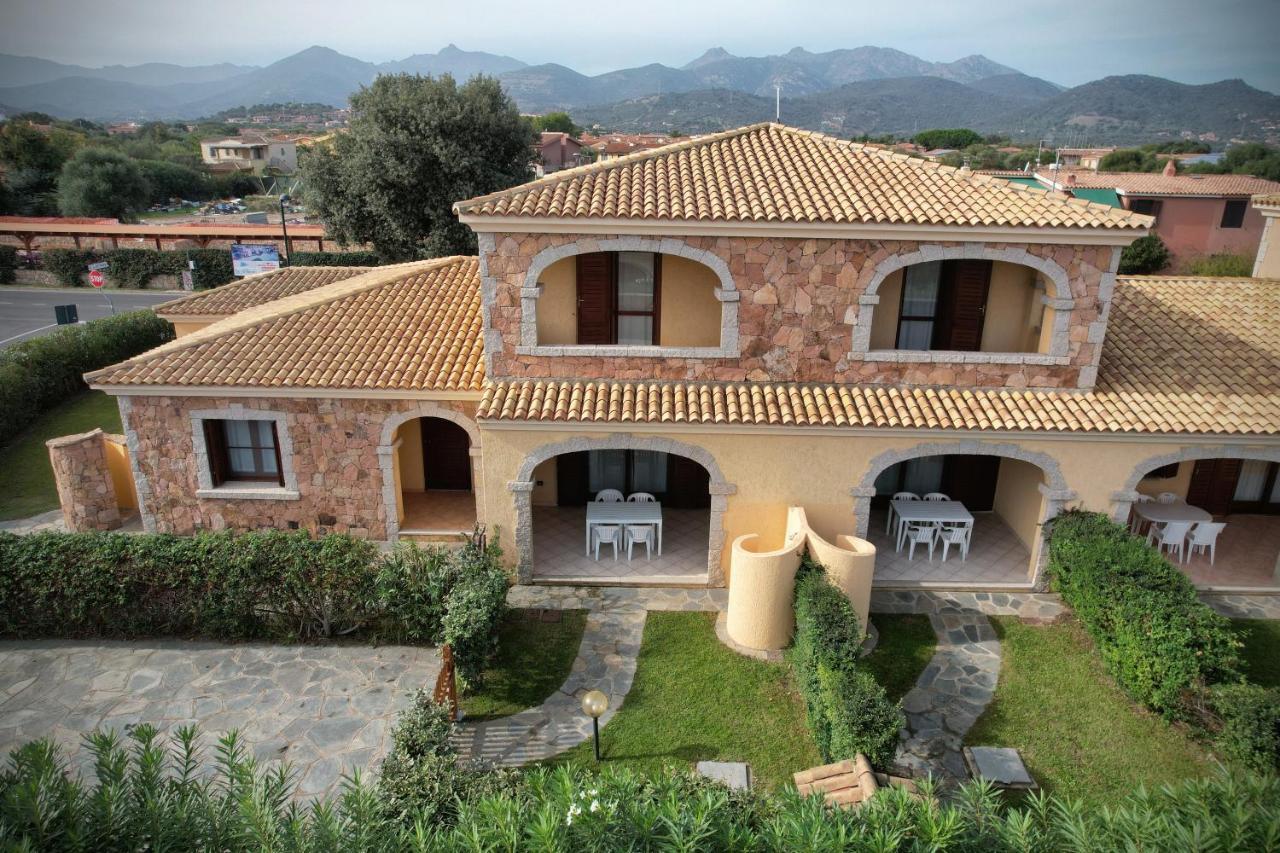 Ville Del Mar San Teodoro  Bagian luar foto