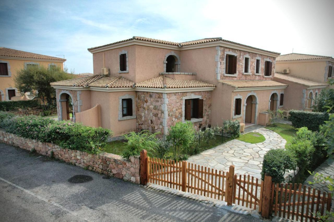 Ville Del Mar San Teodoro  Bagian luar foto