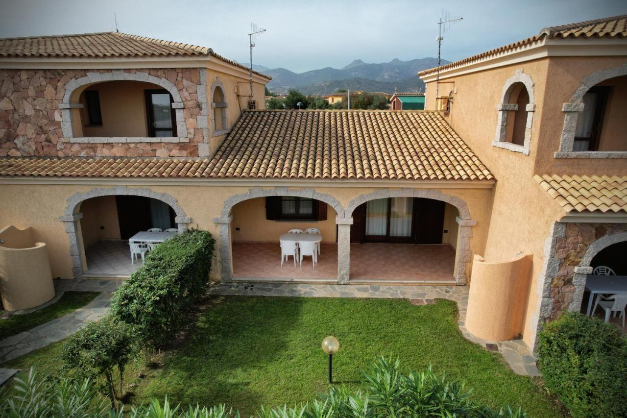 Ville Del Mar San Teodoro  Bagian luar foto